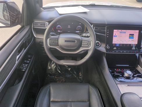 Used 2023 Jeep Wagoneer Series III w/ Preferred Equipment Group image 18