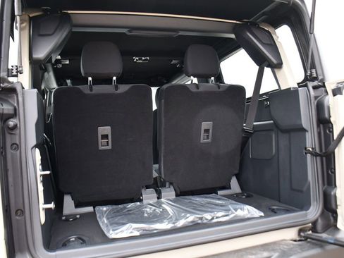 New 2026 Ford Bronco 2-Door AWD/4WD image 18