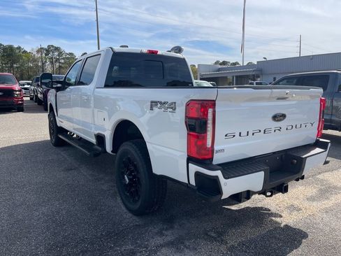 New 2026 Ford F250 Lariat w/ Black Appearance Package image 9