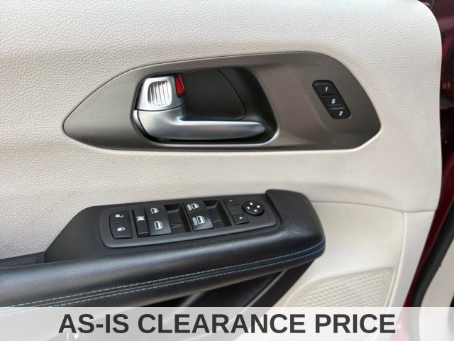 Used 2021 Chrysler Pacifica Touring-L FWD image 28