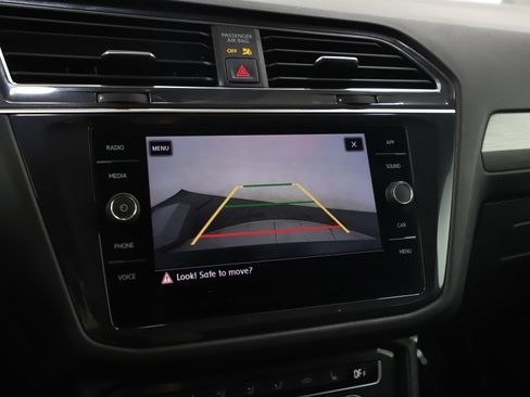 Used 2020 Volkswagen Tiguan SE image 22