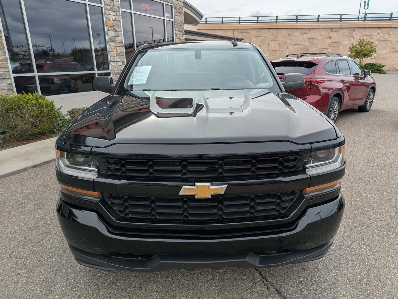Used 2018 Chevrolet Silverado 1500 Custom w/ Custom Convenience Package AWD/4WD image 7