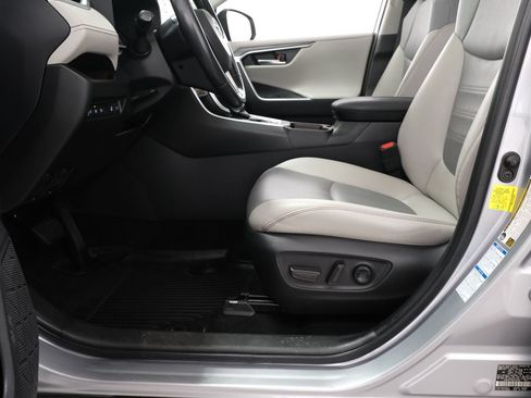 Used 2019 Toyota RAV4 Limited AWD/4WD image 31