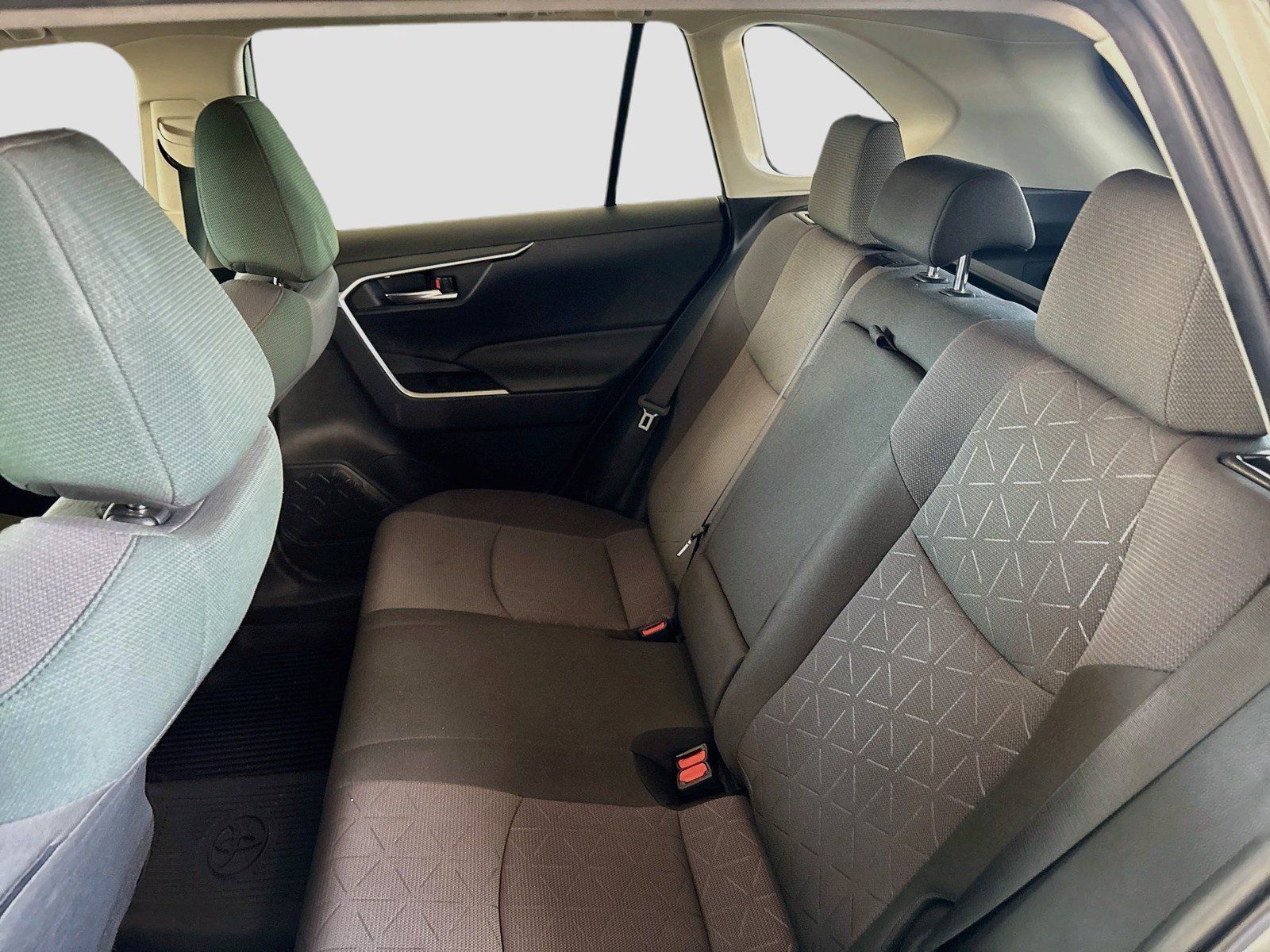 Used 2023 Toyota RAV4 XLE w/ Convenience Package FWD image 17