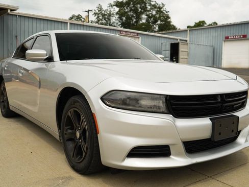 Used 2020 Dodge Charger SXT w/ Leather Interior Group RWD image 36