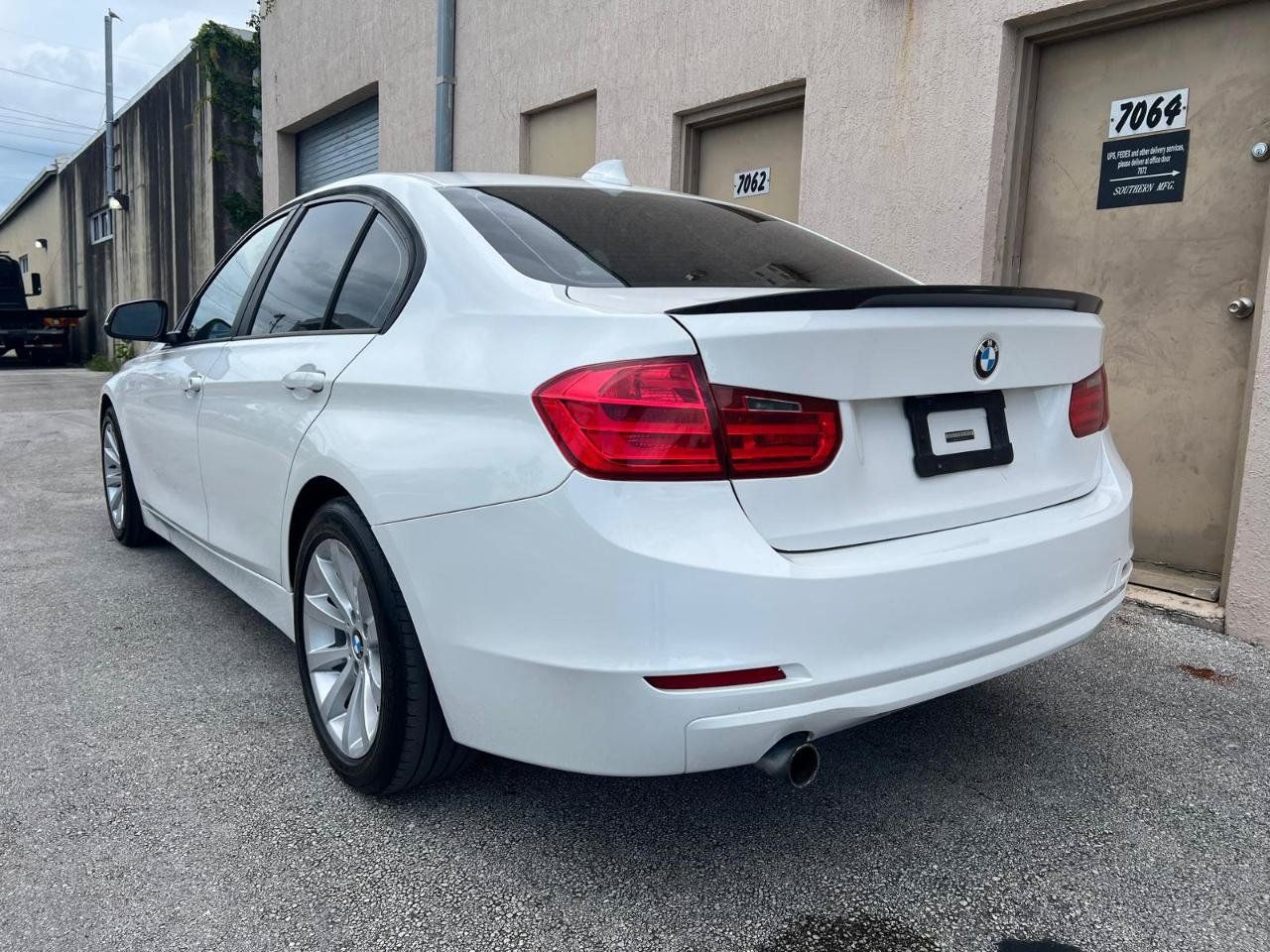 Used 2014 BMW 320i Sedan RWD image 5