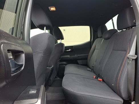 Used 2020 Toyota Tacoma TRD Sport AWD/4WD image 10
