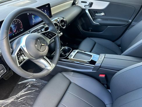 Used 2026 Mercedes-Benz CLA 250 image 4