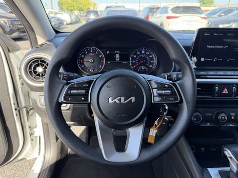Used 2023 Kia Forte LXS w/ LXS Technology Package FWD image 9