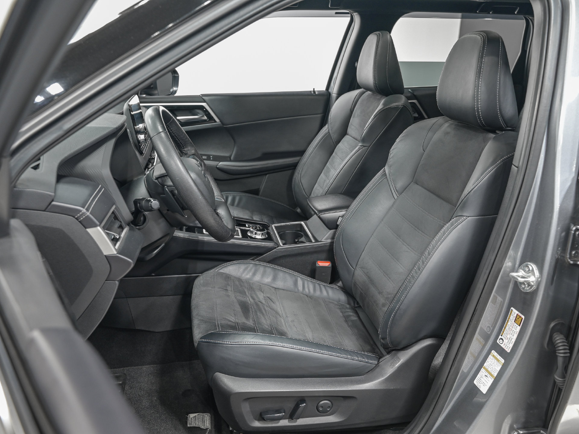 Used 2022 Mitsubishi Outlander SE FWD image 16