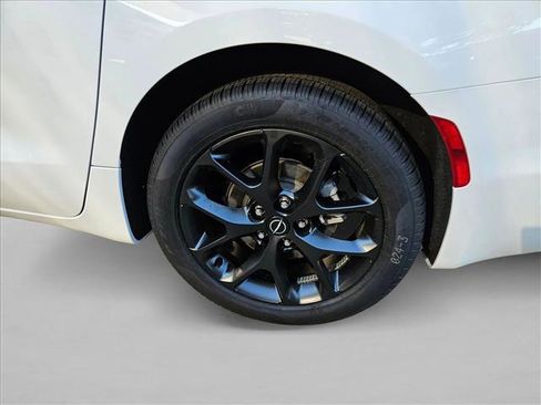 New 2026 Chrysler Pacifica Select image 10