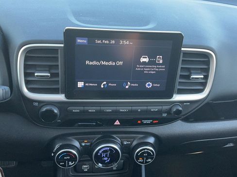 Certified 2023 Hyundai Venue SEL image 20