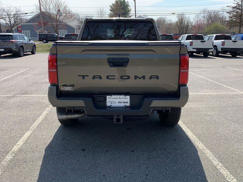 Used 2026 Toyota Tacoma TRD Off-Road image 4