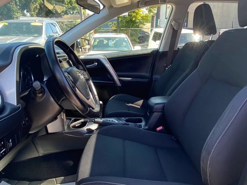 Used 2016 Toyota RAV4 XLE AWD/4WD image 13