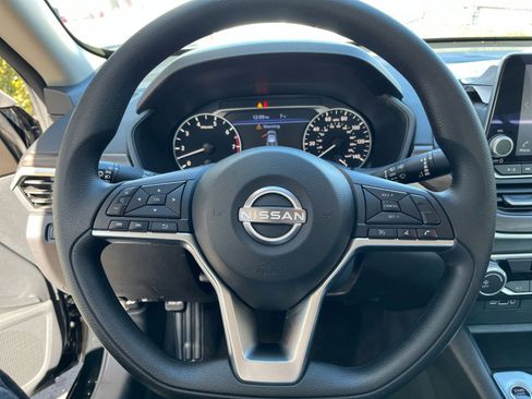 Used 2025 Nissan Altima 2.5 SV image 28