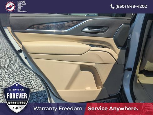 Used 2021 Cadillac Escalade Premium Luxury RWD image 29