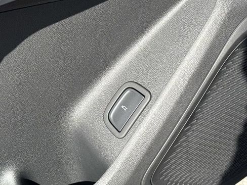 New 2026 Chevrolet Traverse LT w/ Driver Confidence Package FWD image 39