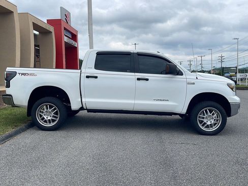Used 2011 Toyota Tundra 4x4 CrewMax w/ TRD Off-Road Pkg image 8