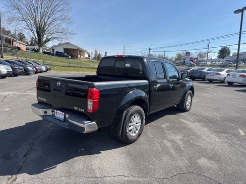 Used 2015 Nissan Frontier SV image 8