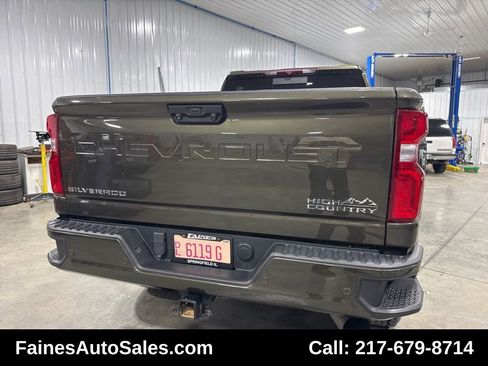 Used 2022 Chevrolet Silverado 2500 High Country w/ Z71 Off-Road Package image 13