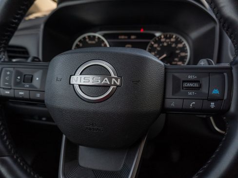 Used 2025 Nissan Rogue SV FWD image 29