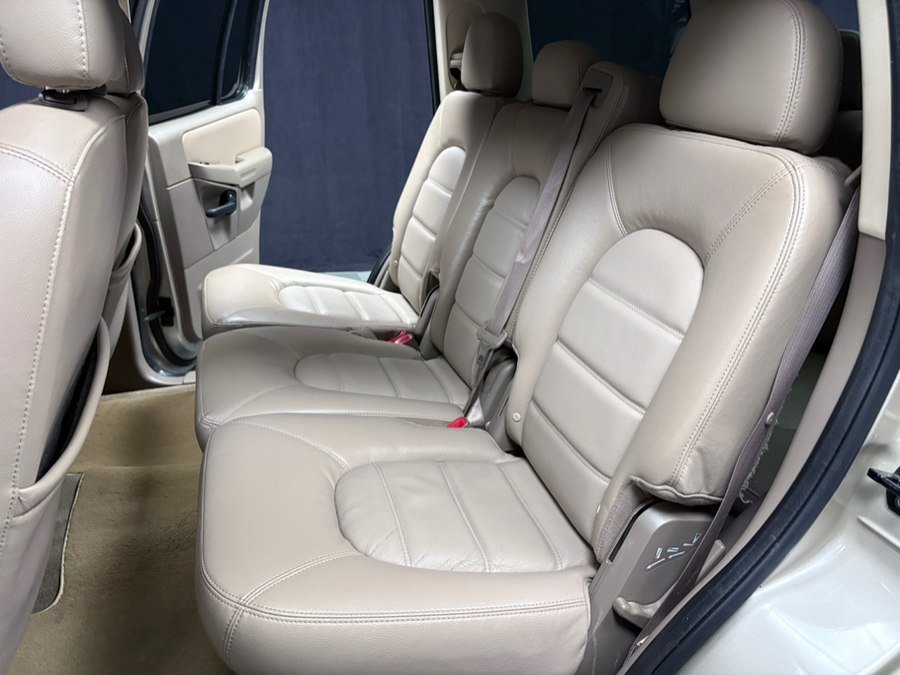 Used 2005 Ford Explorer 4WD XLT image 37