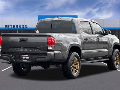 Used 2018 Toyota Tacoma TRD Sport w/ Technology Package image 4