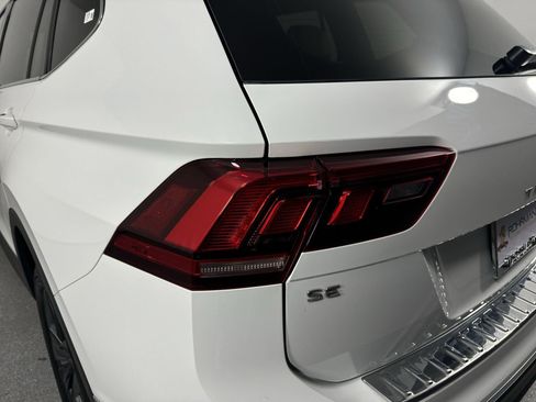 Used 2024 Volkswagen Tiguan SE image 32