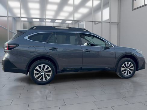 Used 2022 Subaru Outback Premium AWD/4WD image 4