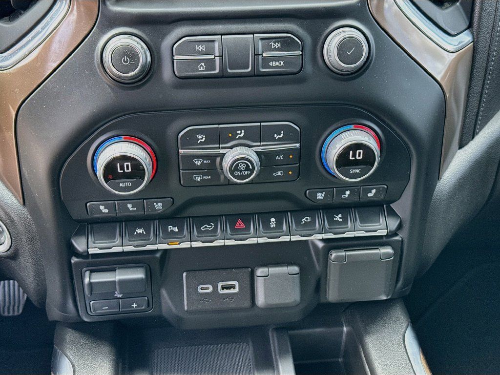 Used 2022 Chevrolet Silverado 1500 High Country AWD/4WD image 16