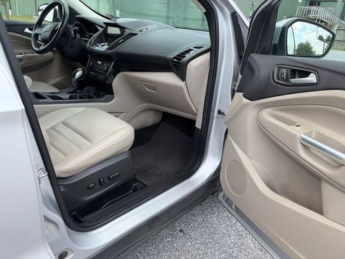 Used 2019 Ford Escape Titanium AWD/4WD image 15