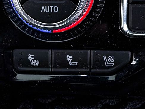 Used 2024 GMC Yukon Denali w/ Advanced Technology Package image 29