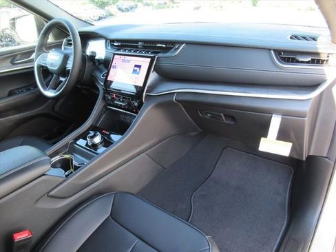 New 2025 Jeep Grand Cherokee L Limited w/ Black Appearance Package image 11