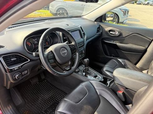 Used 2019 Jeep Cherokee Latitude Plus AWD/4WD image 4
