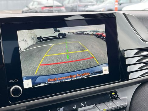 Used 2025 Toyota Camry LE image 18