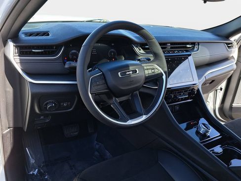 Certified 2023 Jeep Grand Cherokee L Altitude AWD/4WD image 19