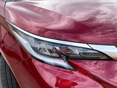 Used 2023 Toyota Sienna XSE FWD image 28
