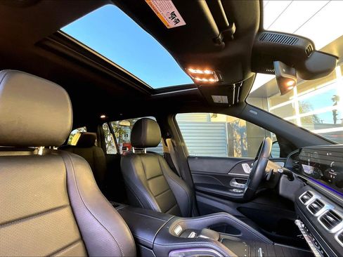 Used 2021 Mercedes-Benz GLS 450 4MATIC image 21