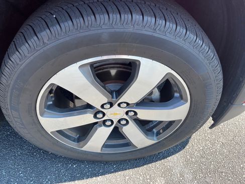 Used 2019 Chevrolet Traverse LT w/ LT Premium Package AWD/4WD image 12