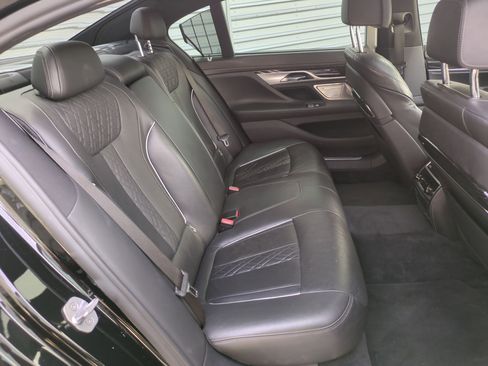 Used 2018 BMW 750i xDrive w/ Executive Package image 27