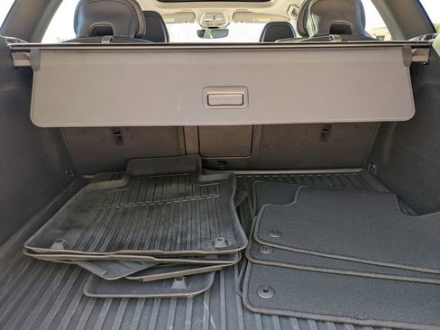 Certified 2023 Volvo XC60 B5 Plus AWD/4WD image 27