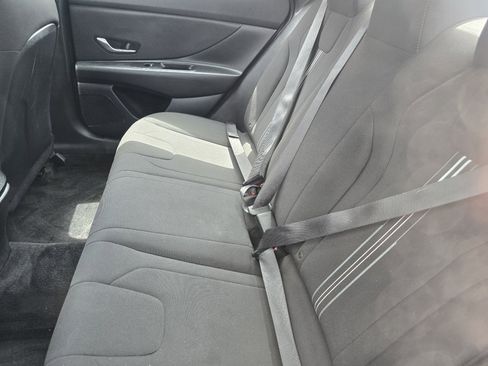 Used 2022 Hyundai Elantra SEL FWD image 15