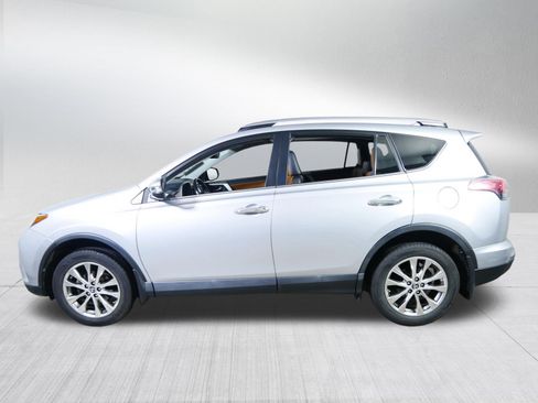 Used 2017 Toyota RAV4 Limited AWD/4WD image 4