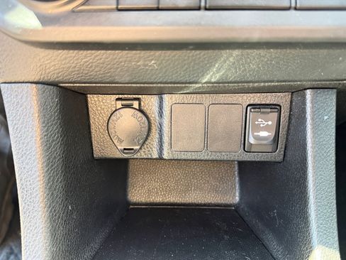 Used 2014 Toyota Corolla LE FWD image 29
