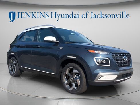 New 2025 Hyundai Venue Limited FWD image 16