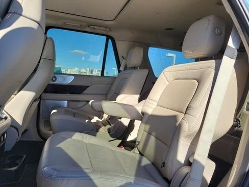 Used 2020 Lincoln Navigator Reserve w/ Luxury Package image 12