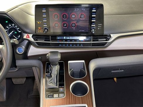 Used 2024 Toyota Sienna LE image 16