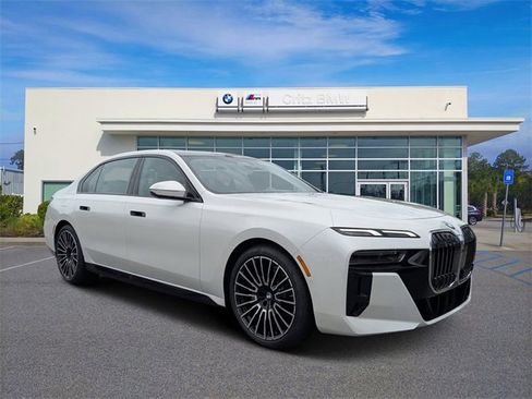 New 2025 BMW 740i image 1