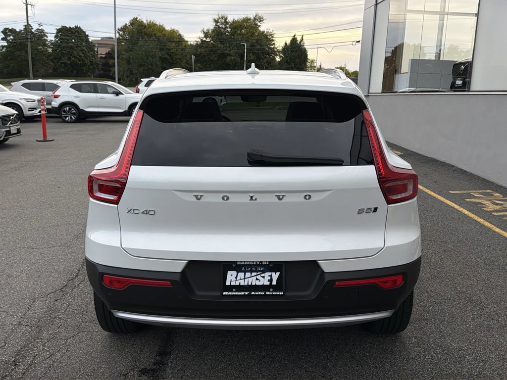 Certified 2024 Volvo XC40 B5 Plus w/ Climate Package AWD/4WD image 26