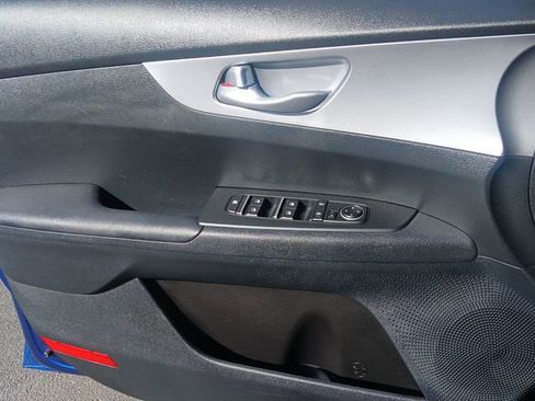 Used 2022 Kia Forte LXS w/ LXS Technology Package image 17